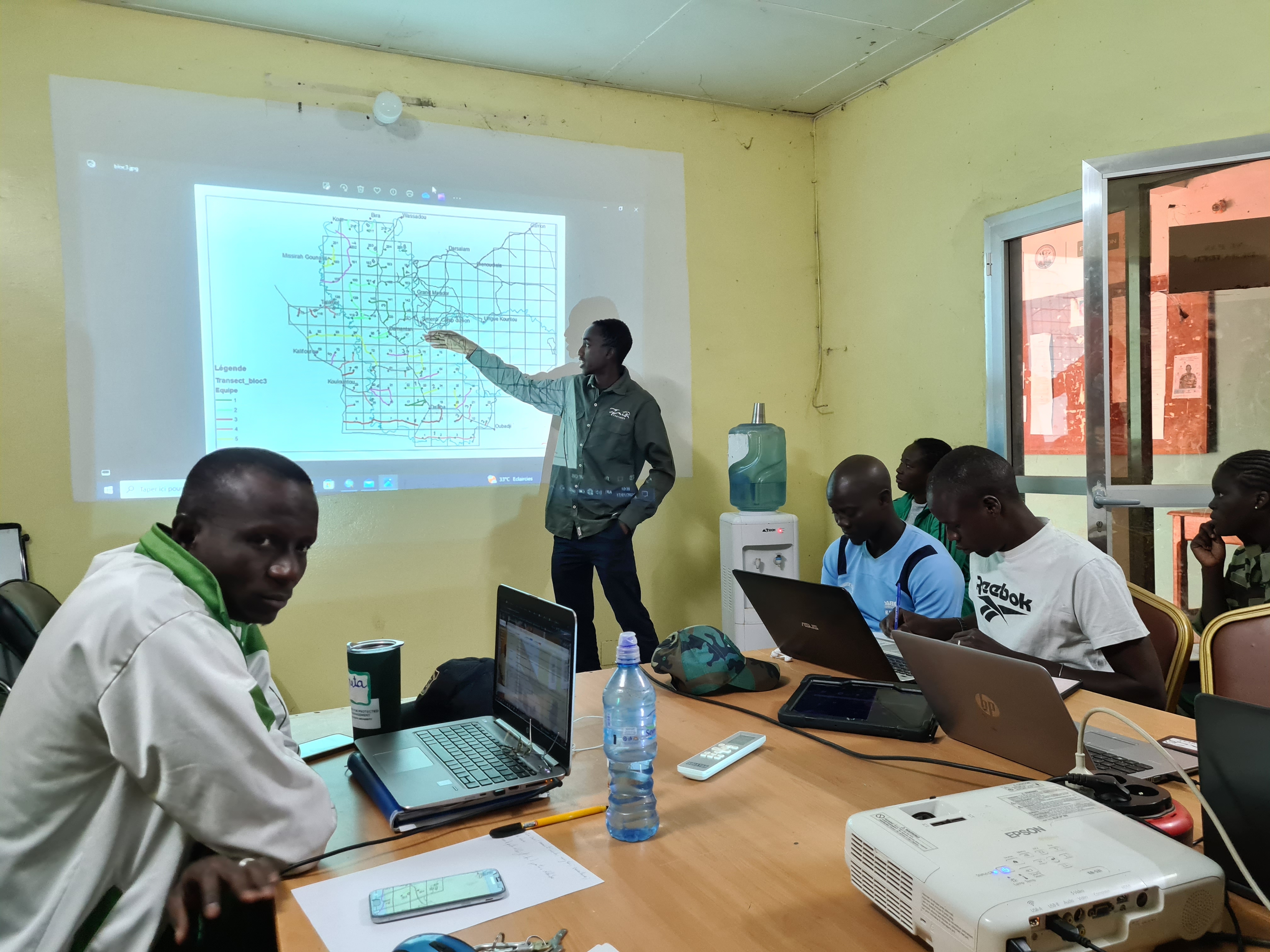 Panthera Senegal’s Coordinator of Fauna and Habitat Monitoring, Mouhamadou Ndiaye, presenting the finalized survey plan.
